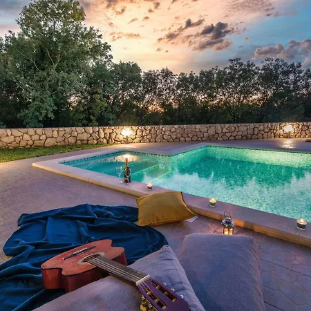 펜션 Marilu, Modern With Pool Near The Sea