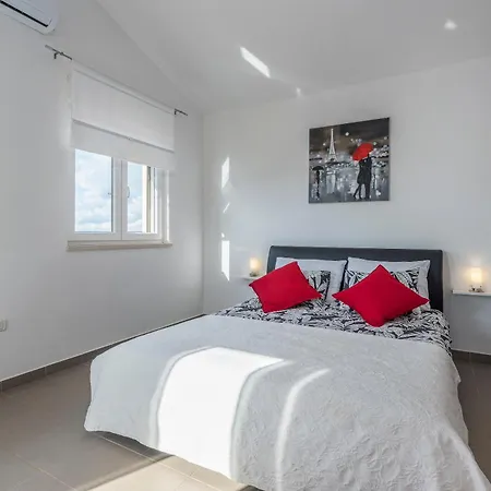 Marilu, Modern With Pool Near The Sea *