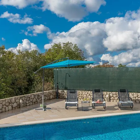Marilu, Modern With Pool Near The Sea Ubasico