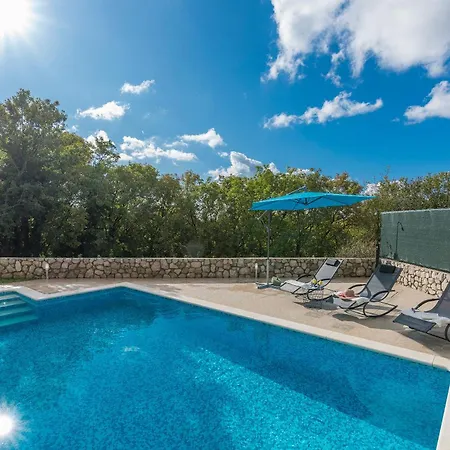 Marilu, Modern With Pool Near The Sea * Ubasico