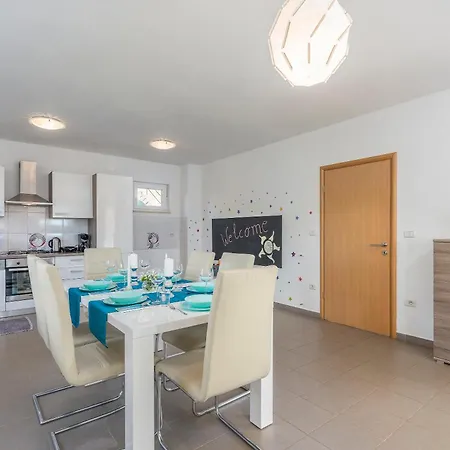 Marilu, Modern With Pool Near The Sea *