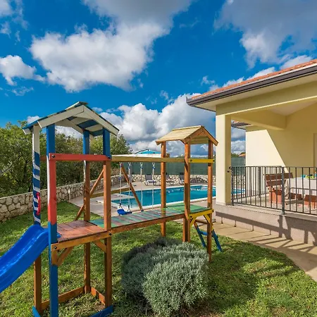 펜션 Marilu, Modern With Pool Near The Sea
