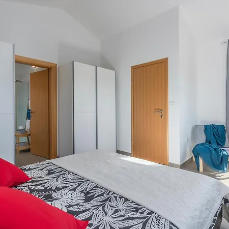 Marilu, Modern With Pool Near The Sea Ubasico