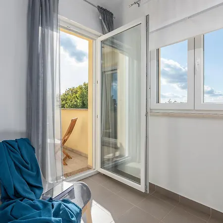 Marilu, Modern With Pool Near The Sea Ubasico