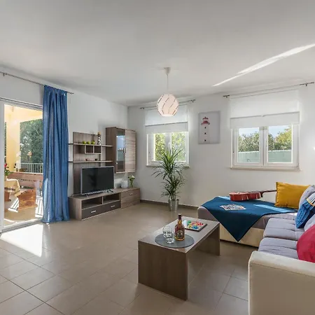 펜션 Marilu, Modern With Pool Near The Sea Ubasico