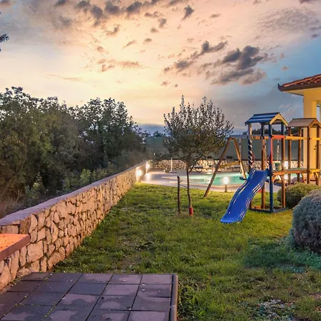 Marilu, Modern With Pool Near The Sea Ubasico