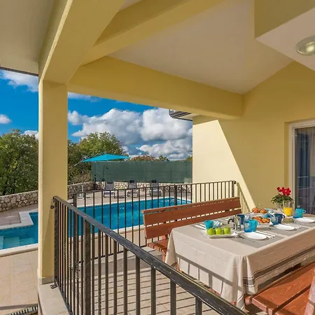 Marilu, Modern With Pool Near The Sea * Ubasico
