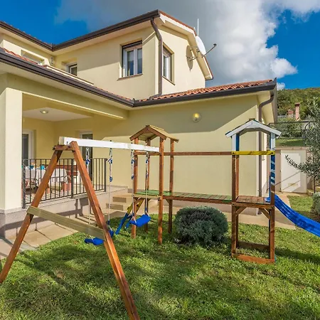 Prázdninový dům Marilu, Modern With Pool Near The Sea *